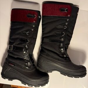 Women’s Size 7 Thinsulate Boots Tall.  Need Laces  Made In Canada